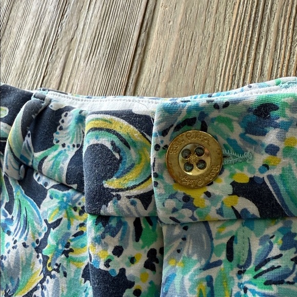 🌴 Lilly Pulitzer Patterned Women's Shorts Stretchy 12 Comfortable and Classic! - Picture 5 of 9